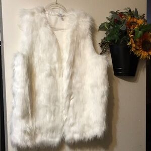 Time and Tru Ivory Faux Fur Vest
